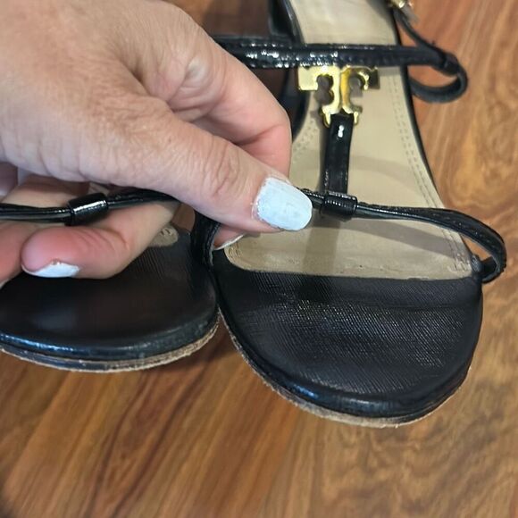 Tory Burch black low heels with gold hardware strap T strap size 10 patent leath - Picture 8 of 9